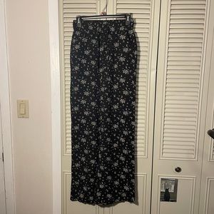 Juniors’ SO high rise smocked waist wide leg black floral pants small